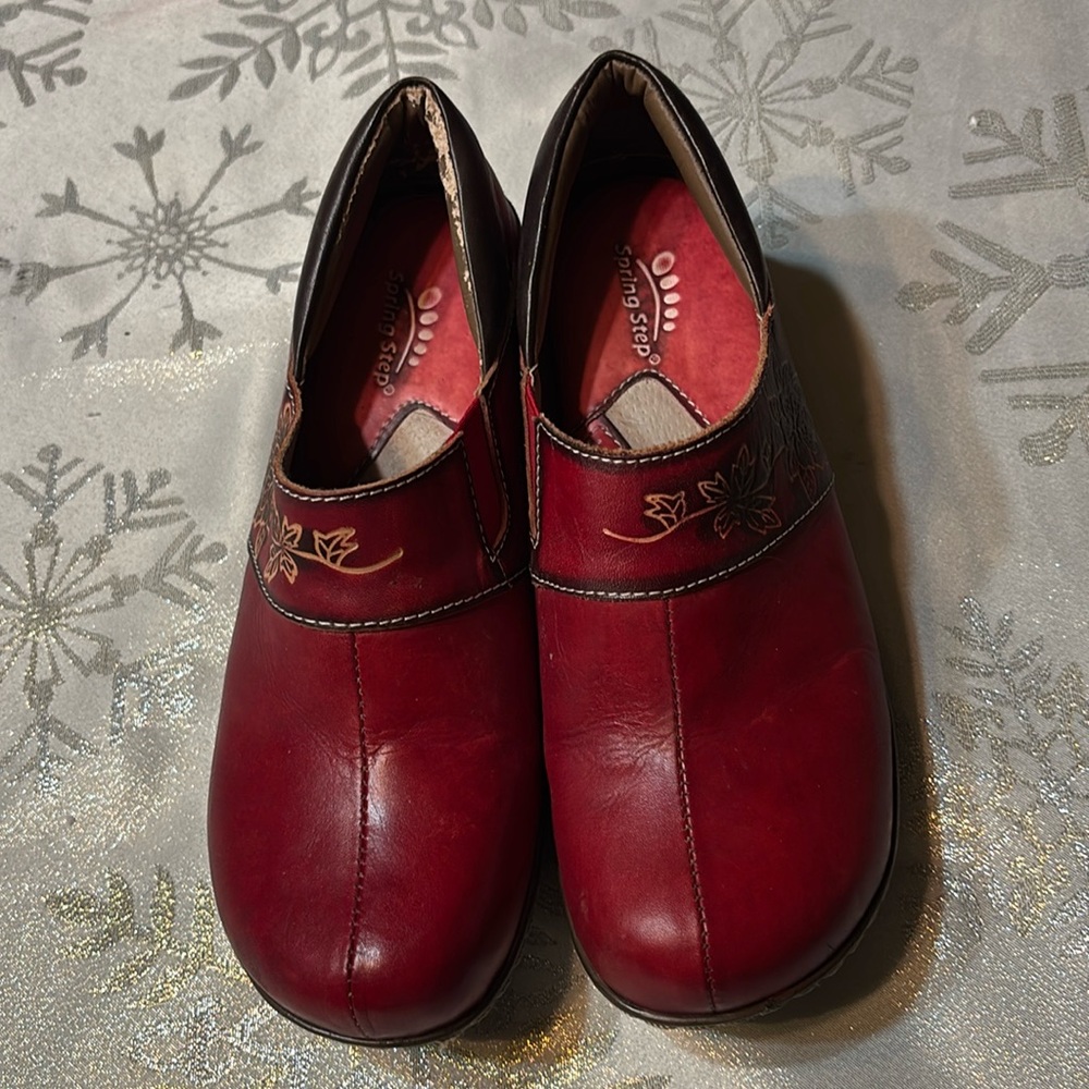 L’Artiste size 39 red shoes